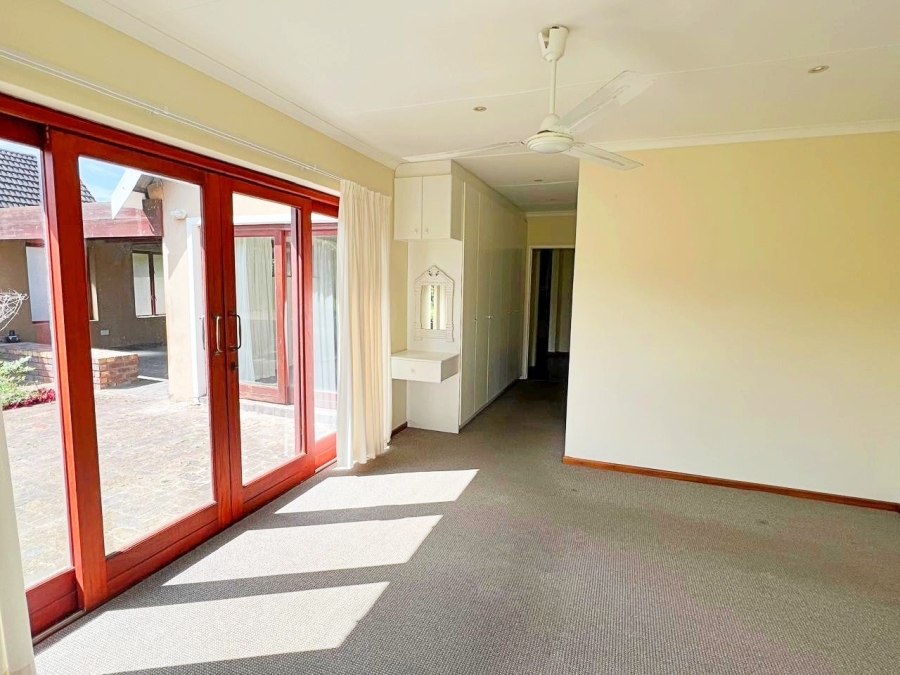 3 Bedroom Property for Sale in The Island Western Cape